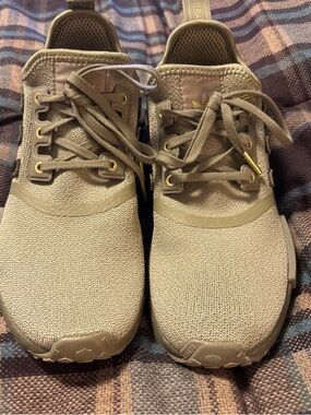 BNWOT WOMENS SIZE 8 adidas Orbit Green Women's NMD R1 Style Athletic Sneakers